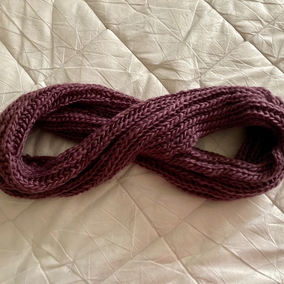 Loose knit chunky infinity scarf - Picture 3 of 5